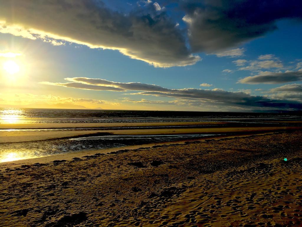 No5 Ayr Beach - Coorie Doon Stays ภายนอก รูปภาพ